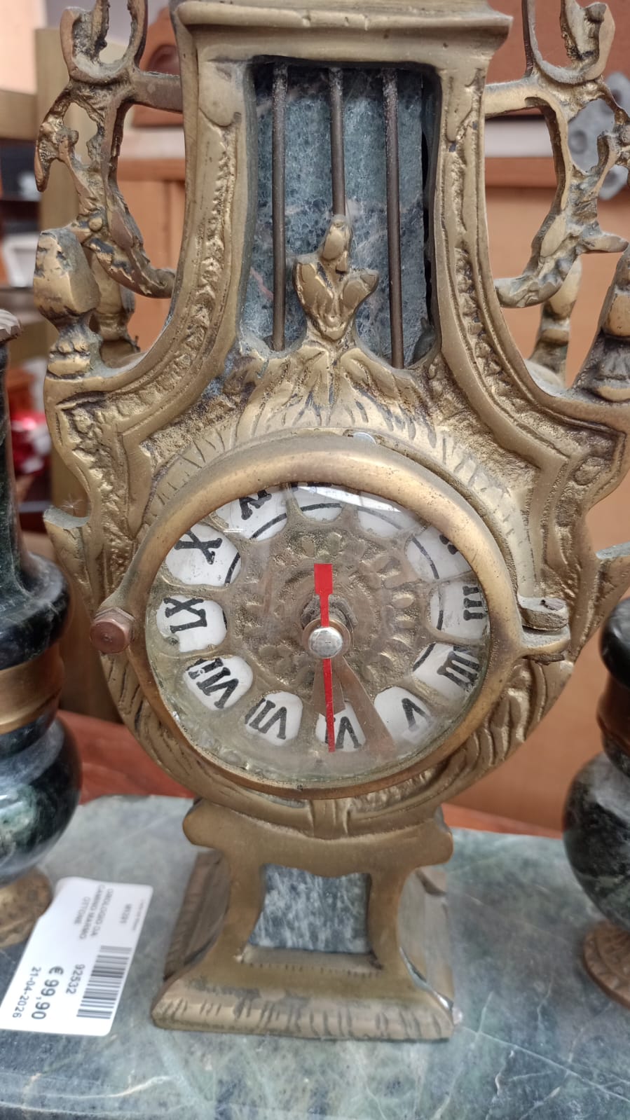 Antico orologio in marmo e ottone