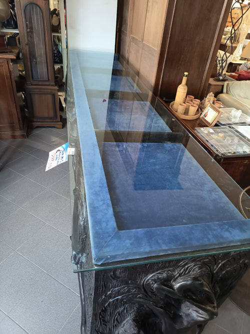 Bancone in resina soggetto mitologico, piano in vetro