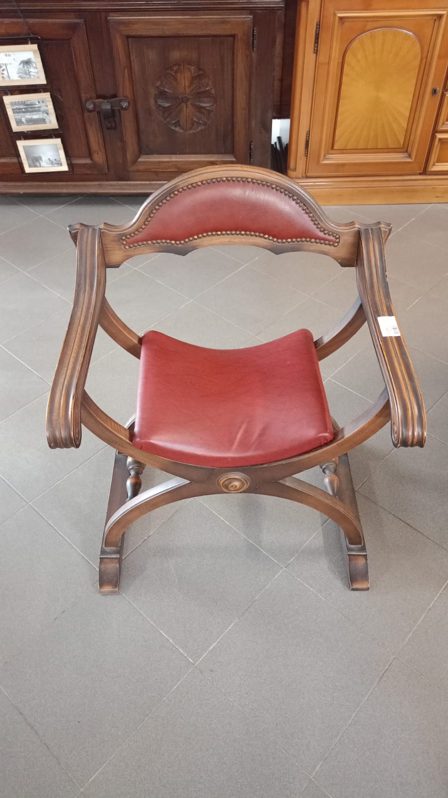 Sedia Savonarola con imbottitura in pelle