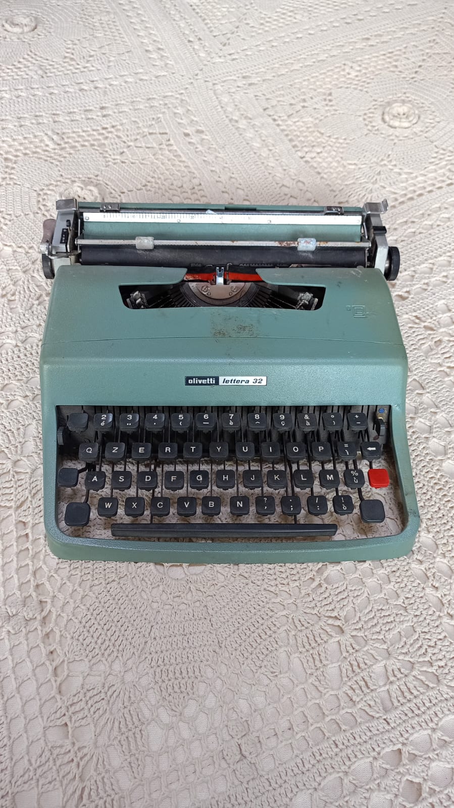 Macchina da scrivere Olivetti 32