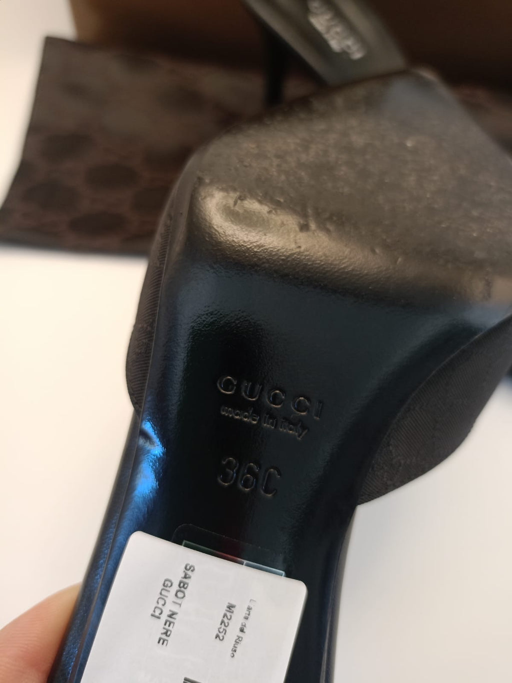 Paio di scarpe sabot Gucci