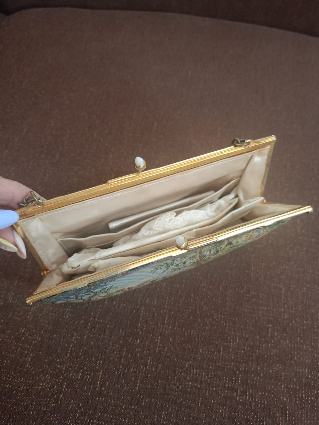Borsa artigianale anni ’50 ricamata a mezzo punto con inserti in madreperla