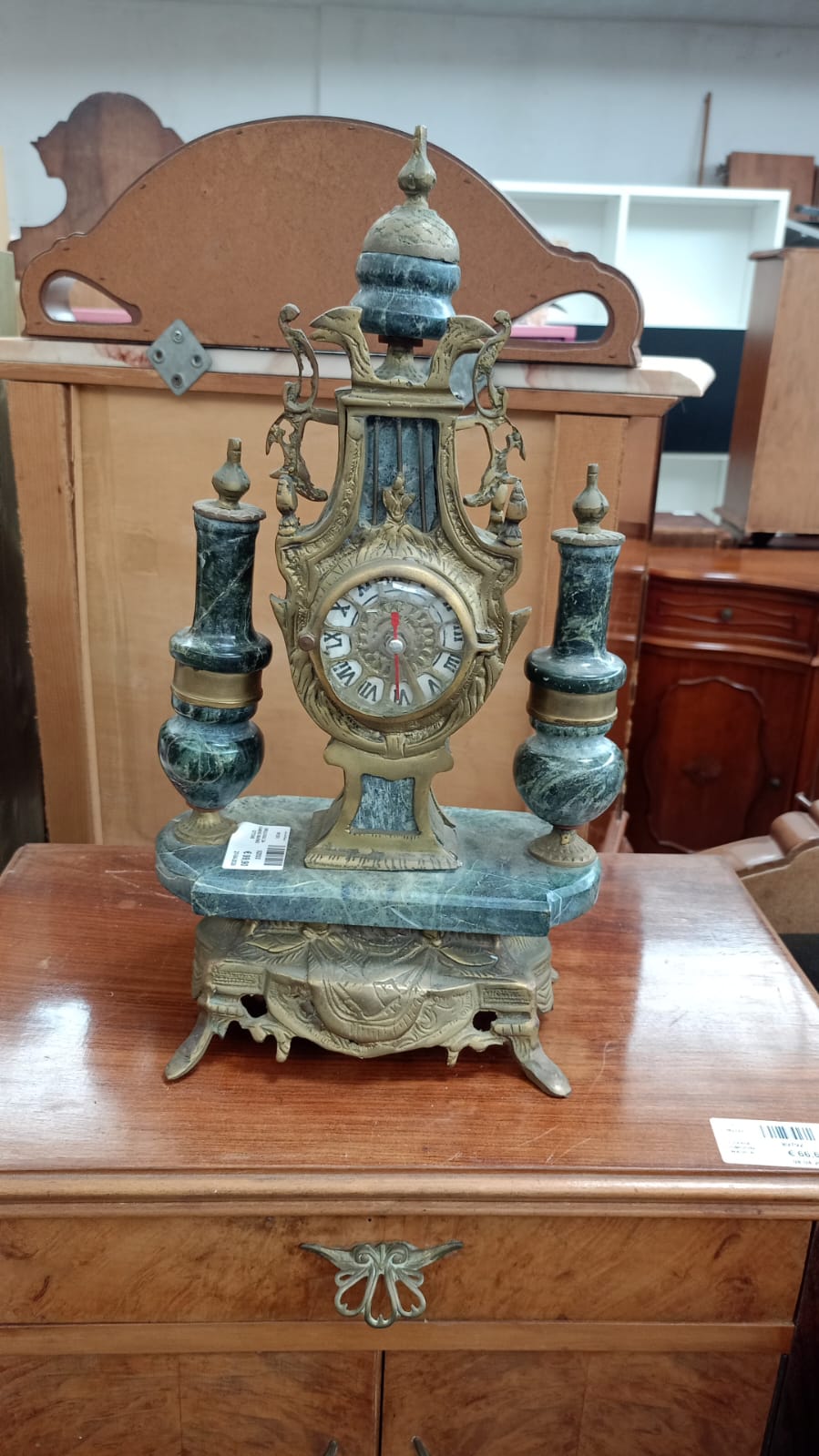 Antico orologio in marmo e ottone