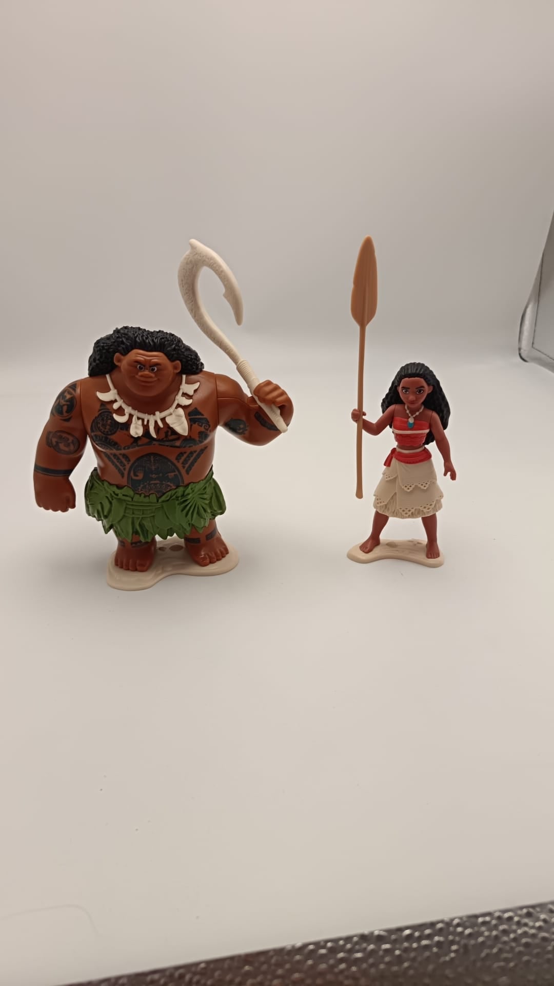 Coppia di personaggi Oceania