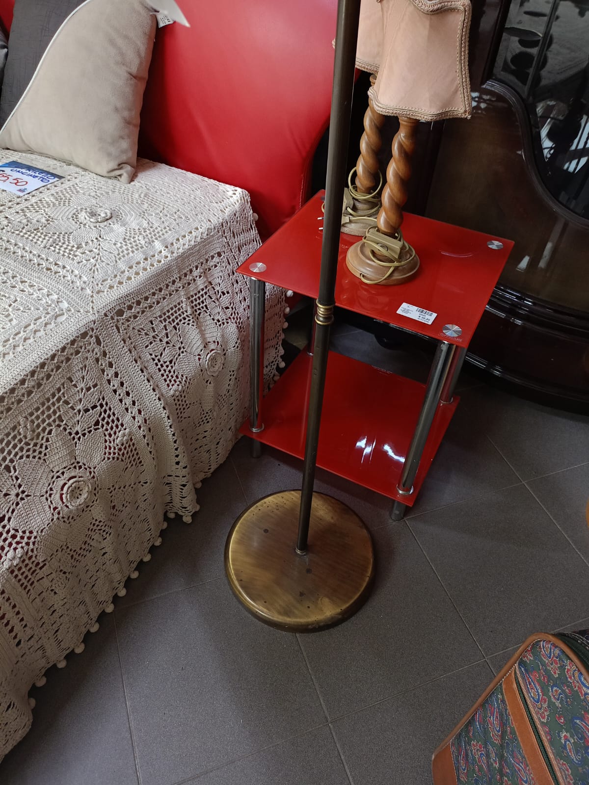 Piantana vintage in ottone con paralume in pizzo