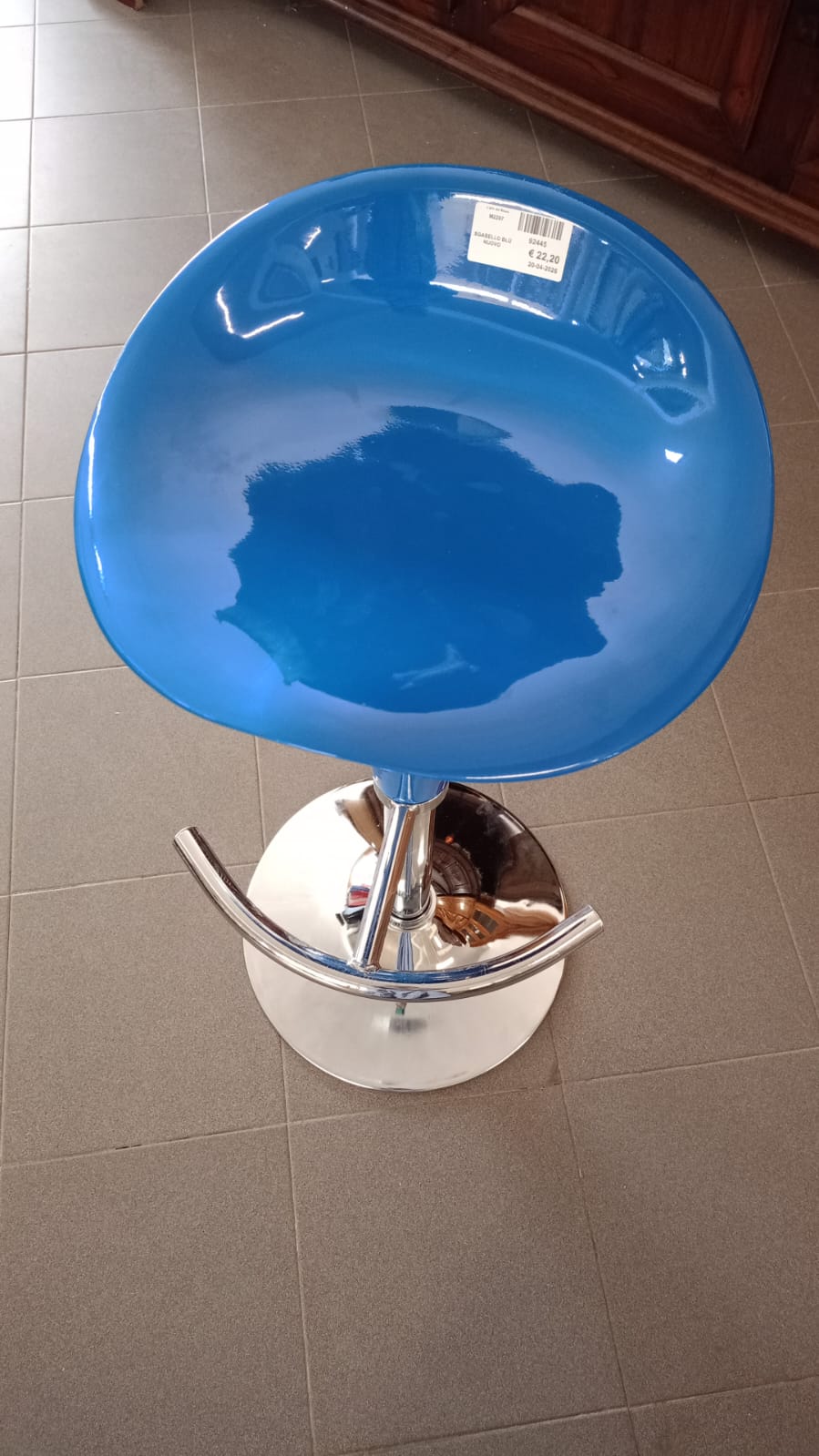 Sgabello blu regolabile