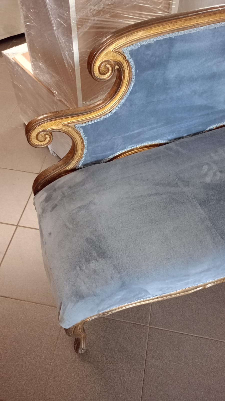 Divanetto in stile