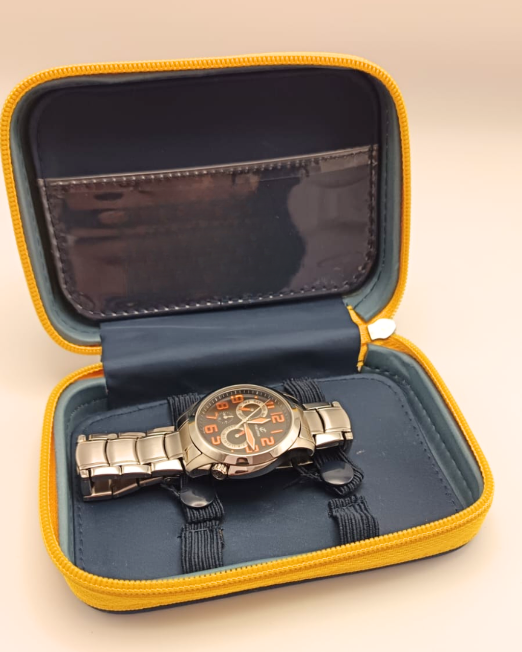 Orologio in acciaio con astuccio  - Calypso