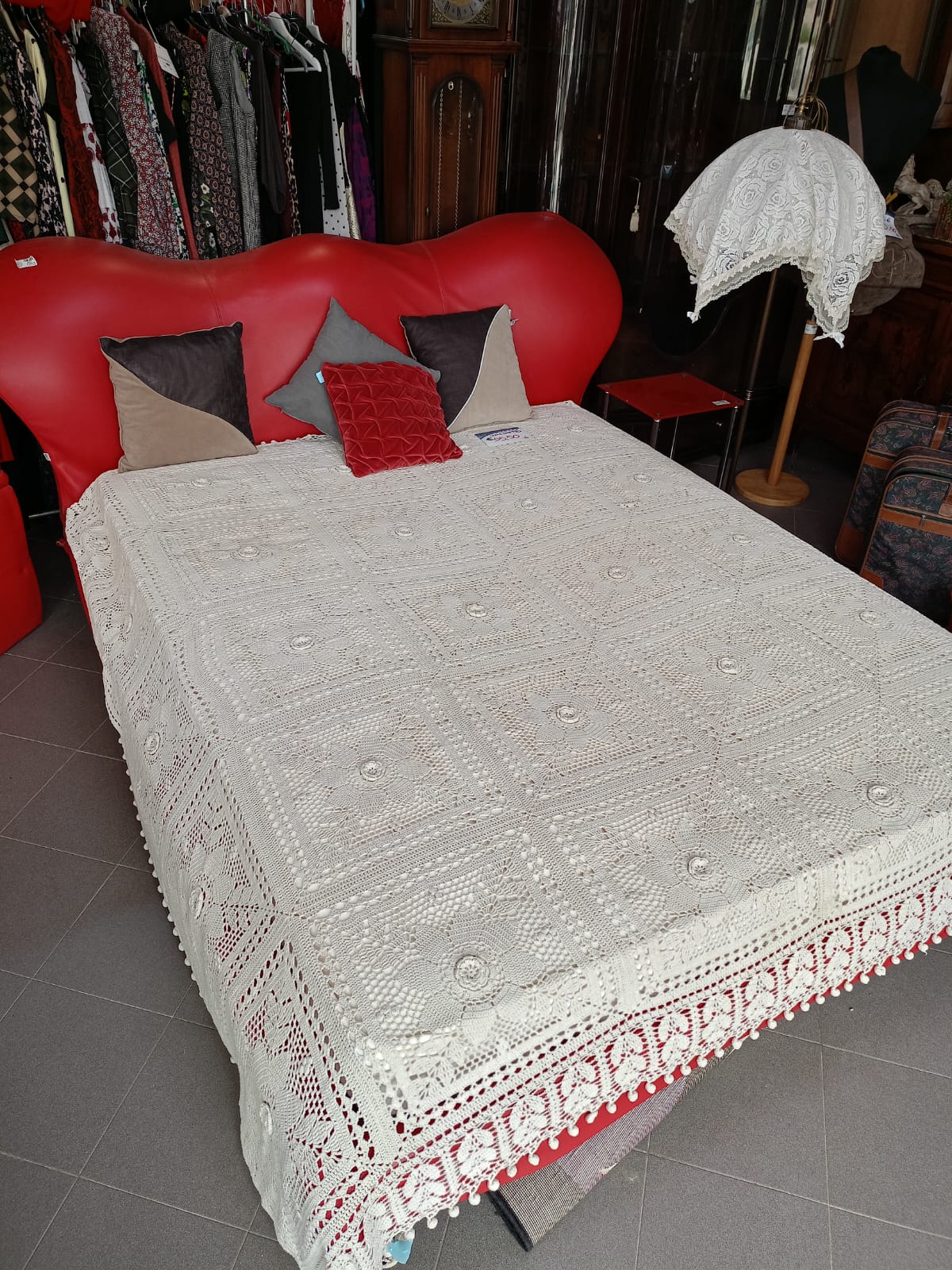 Letto design Flou modello Marilyn in ecopelle rossa