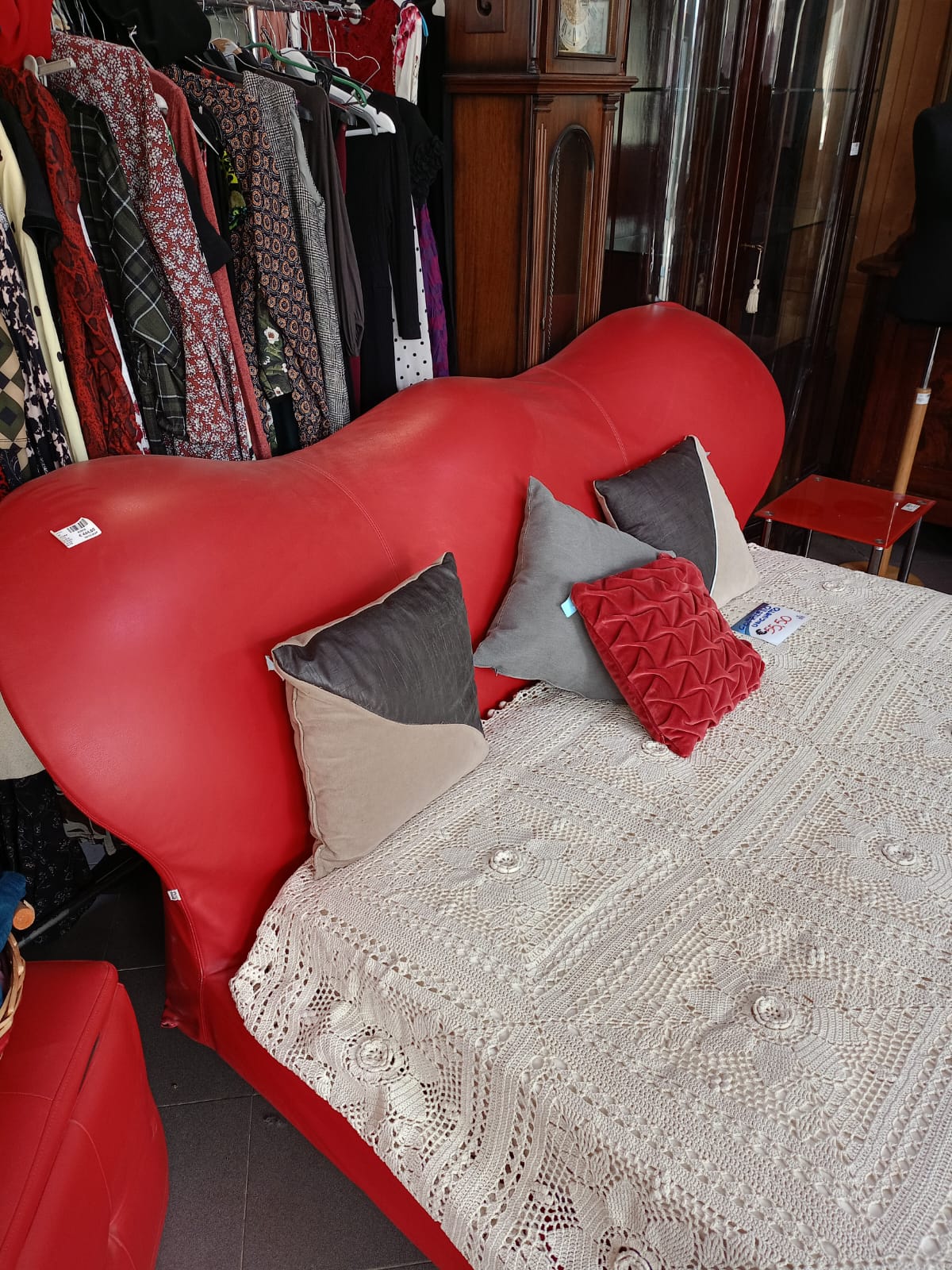 Letto design Flou modello Marilyn in ecopelle rossa