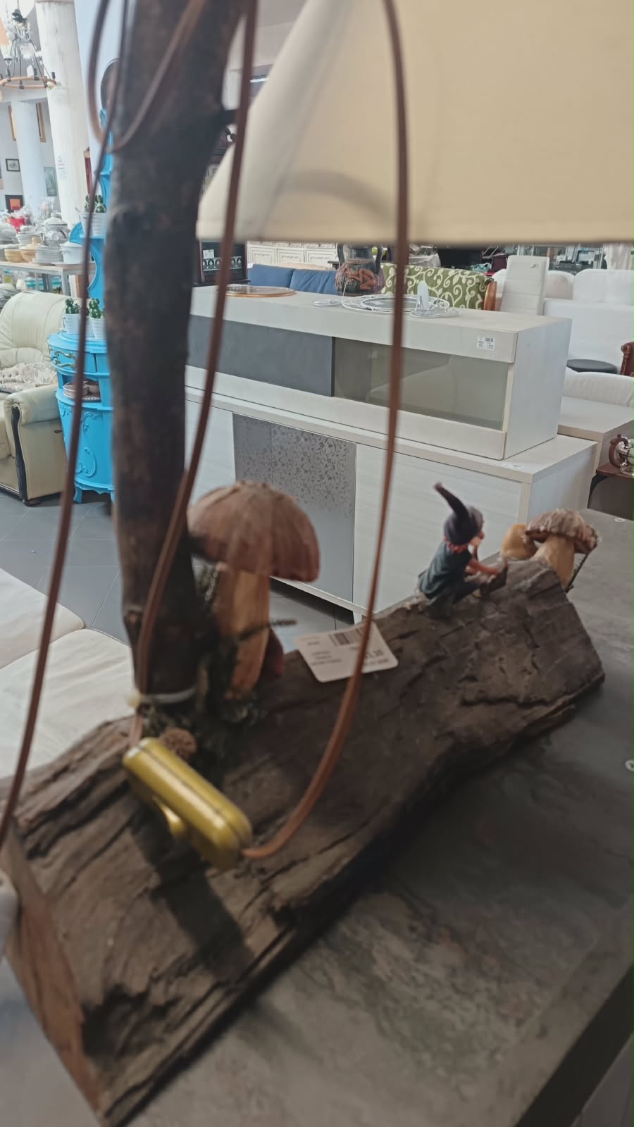 Lampada Gnomo sul tronco