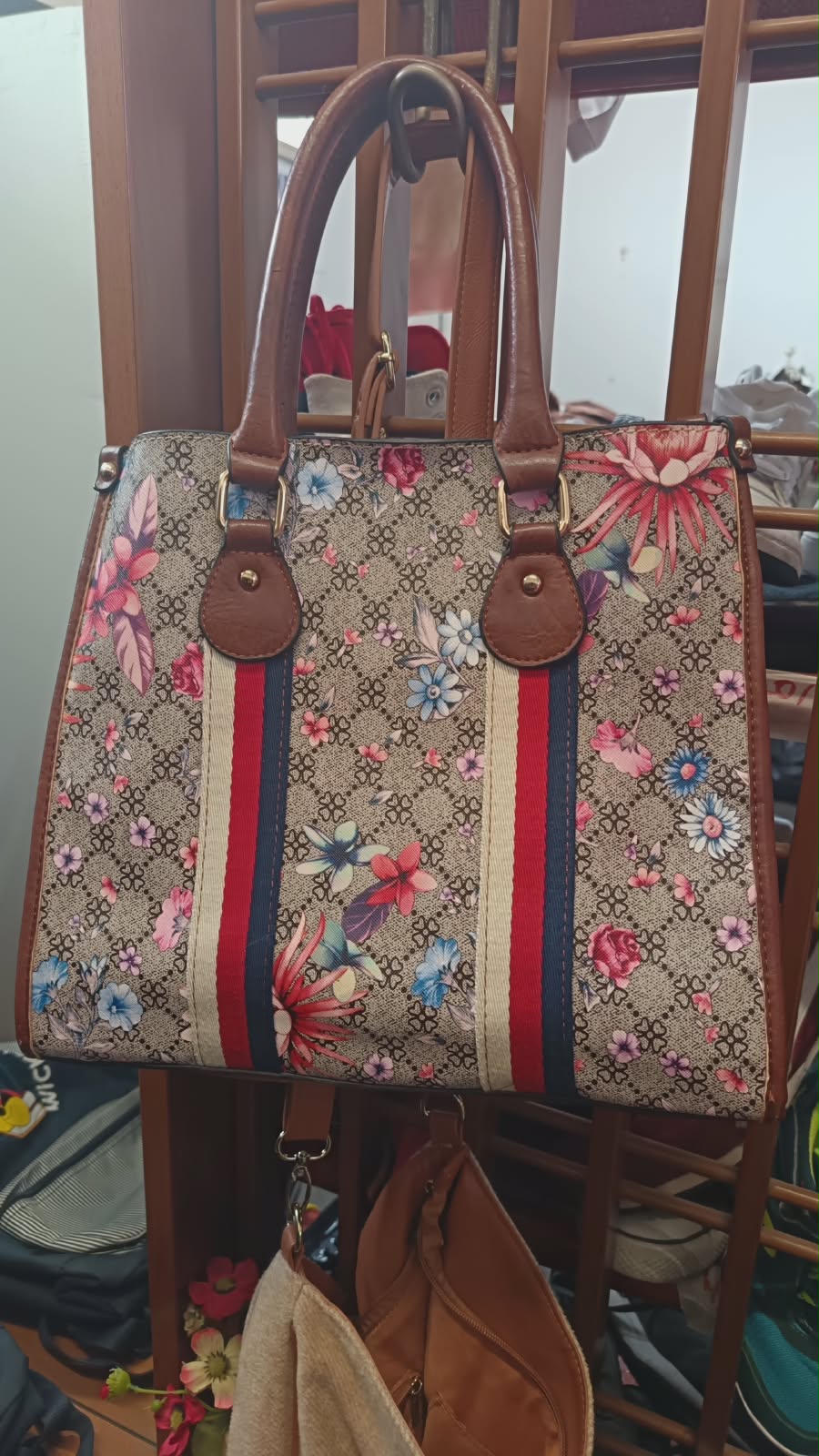 Borsa fiorata in cuoio