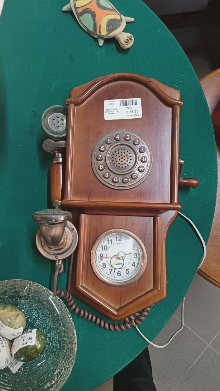 Telefono d'epoca a muro