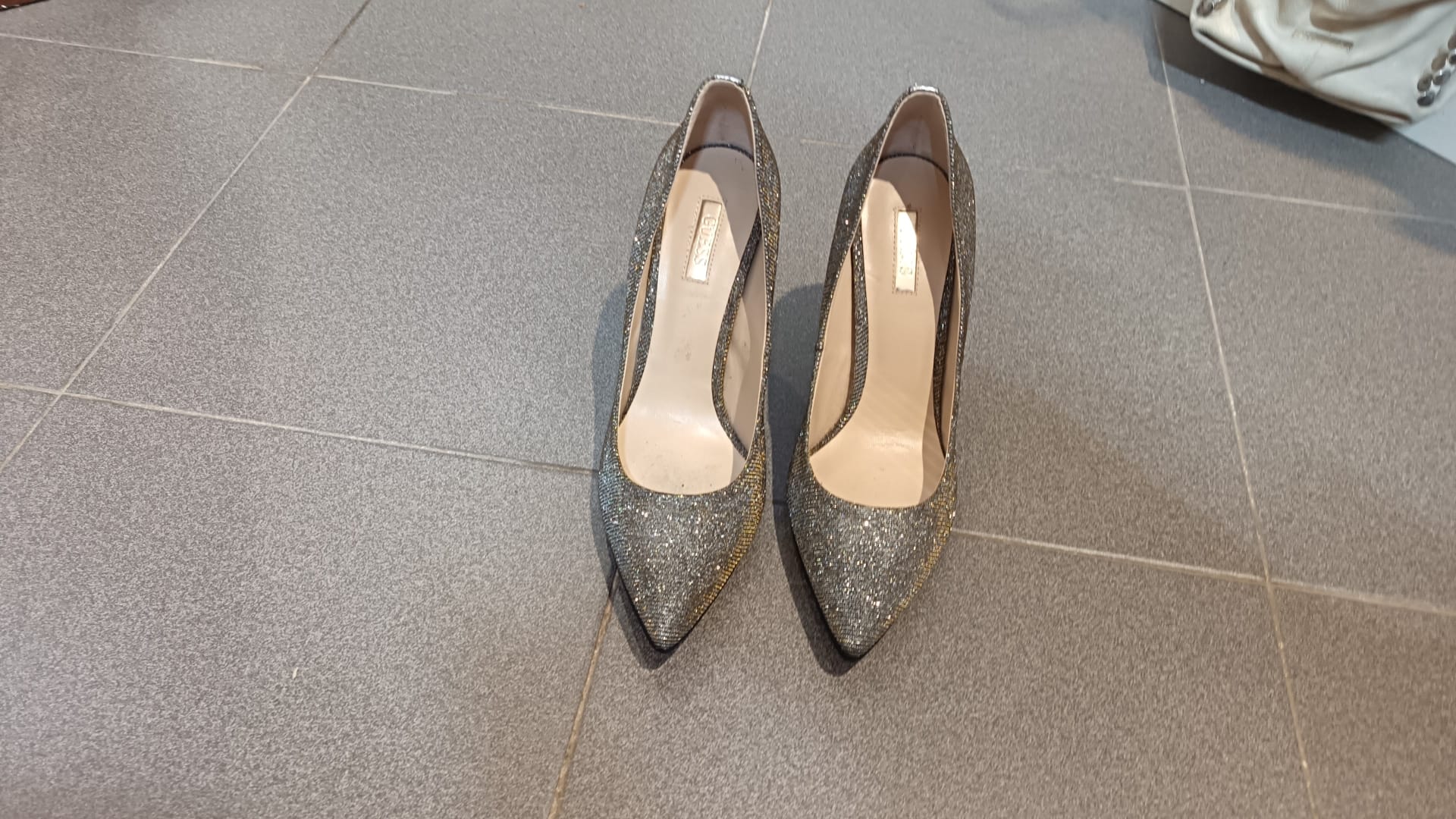 Scarpe col tacco brillantinate - Guess