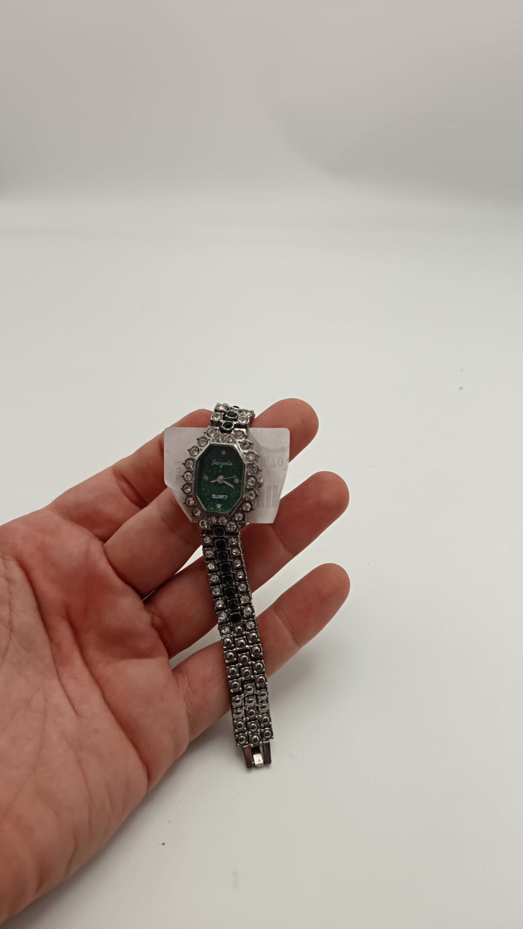 Orologio con brillantini verdi
