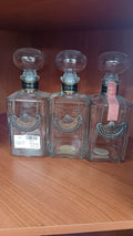 Tris bottiglie di liquore