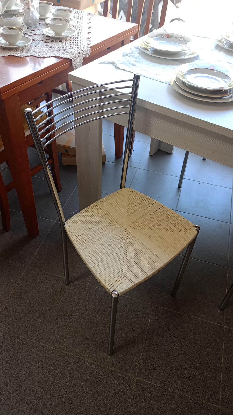 Tavolo in legno wenghè chiaro allungabile con 4 sedie
