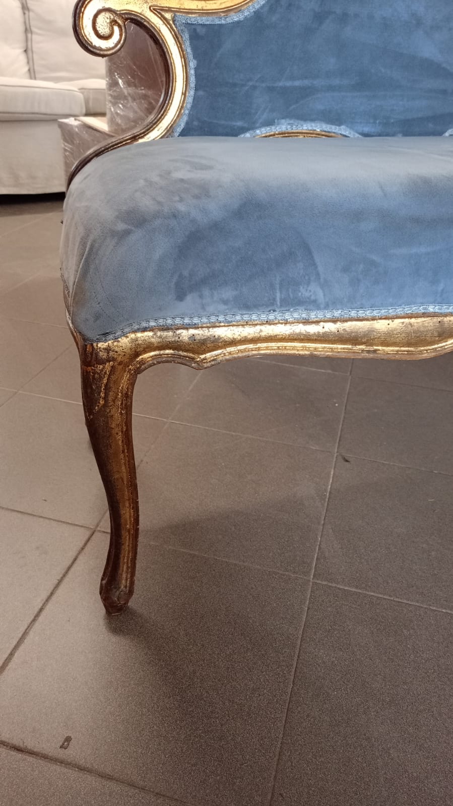 Divanetto in stile