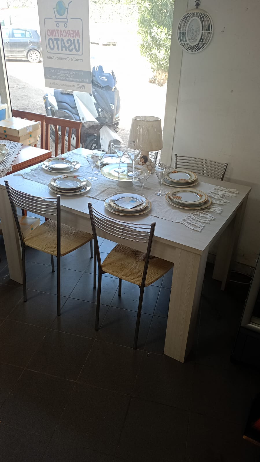 Tavolo in legno wenghè chiaro allungabile con 4 sedie