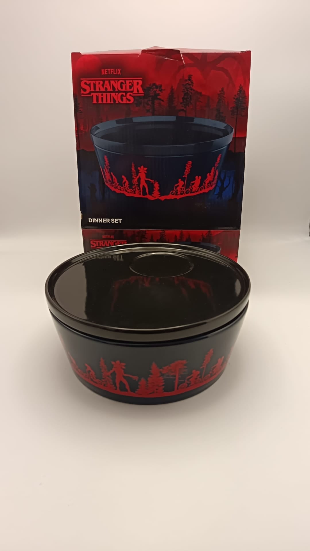 Dinner set Stranger Things