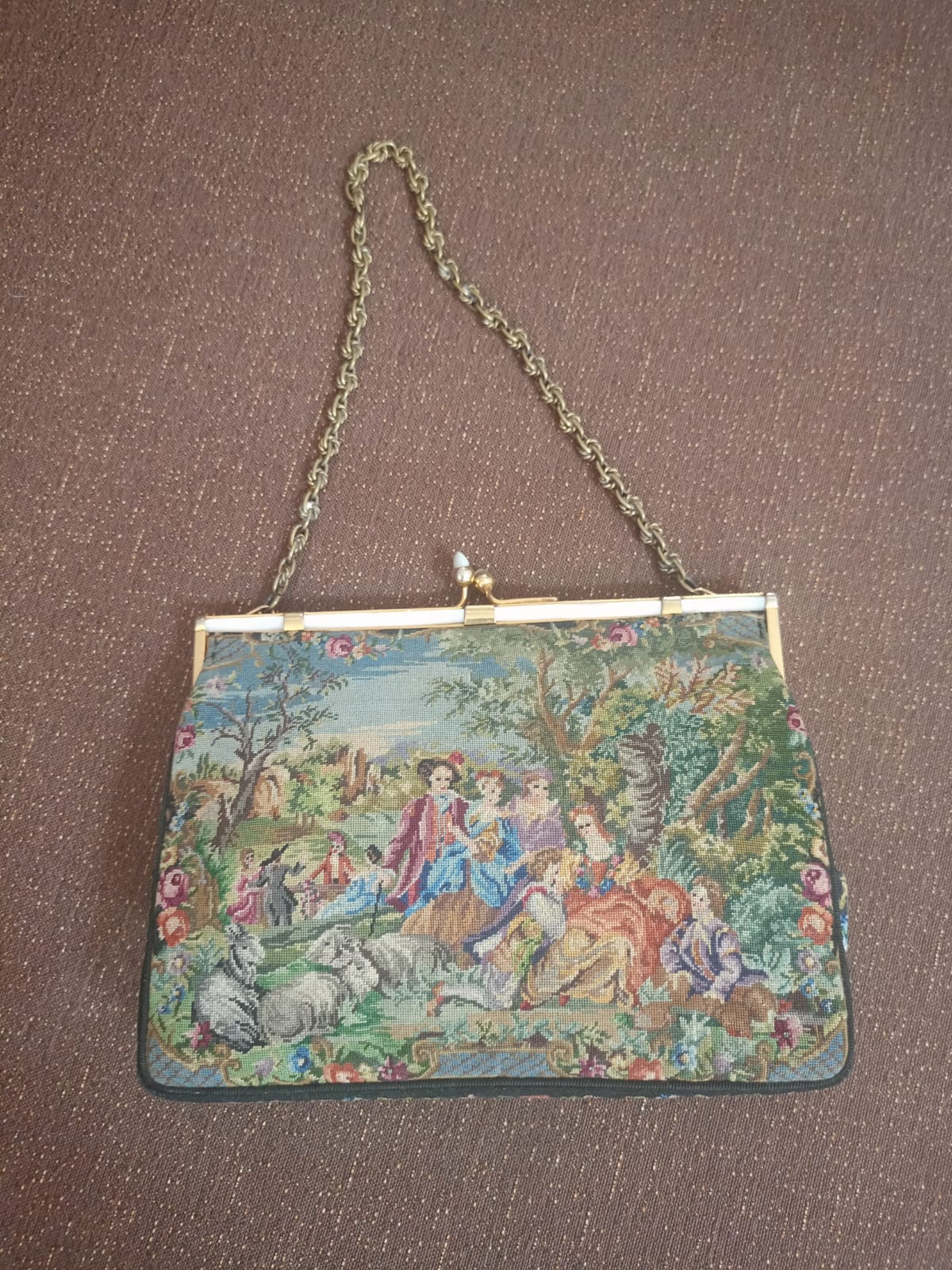 Borsa artigianale anni ’50 ricamata a mezzo punto con inserti in madreperla