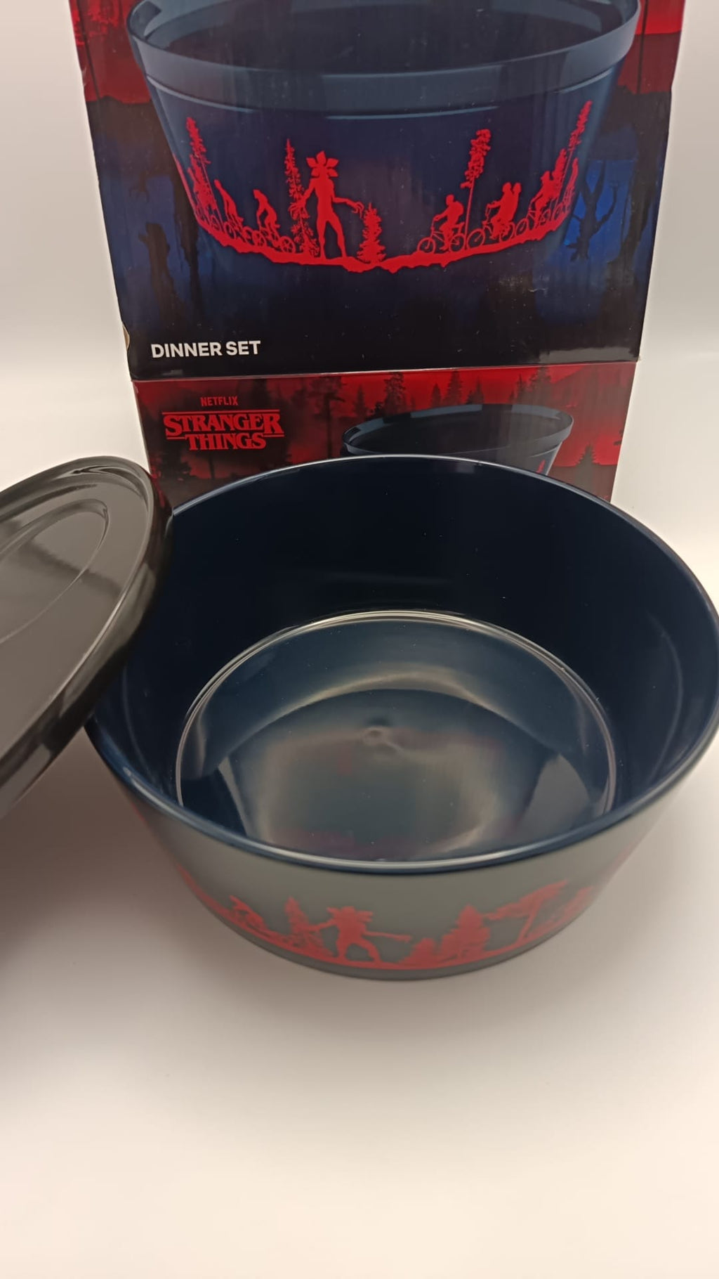 Dinner set Stranger Things