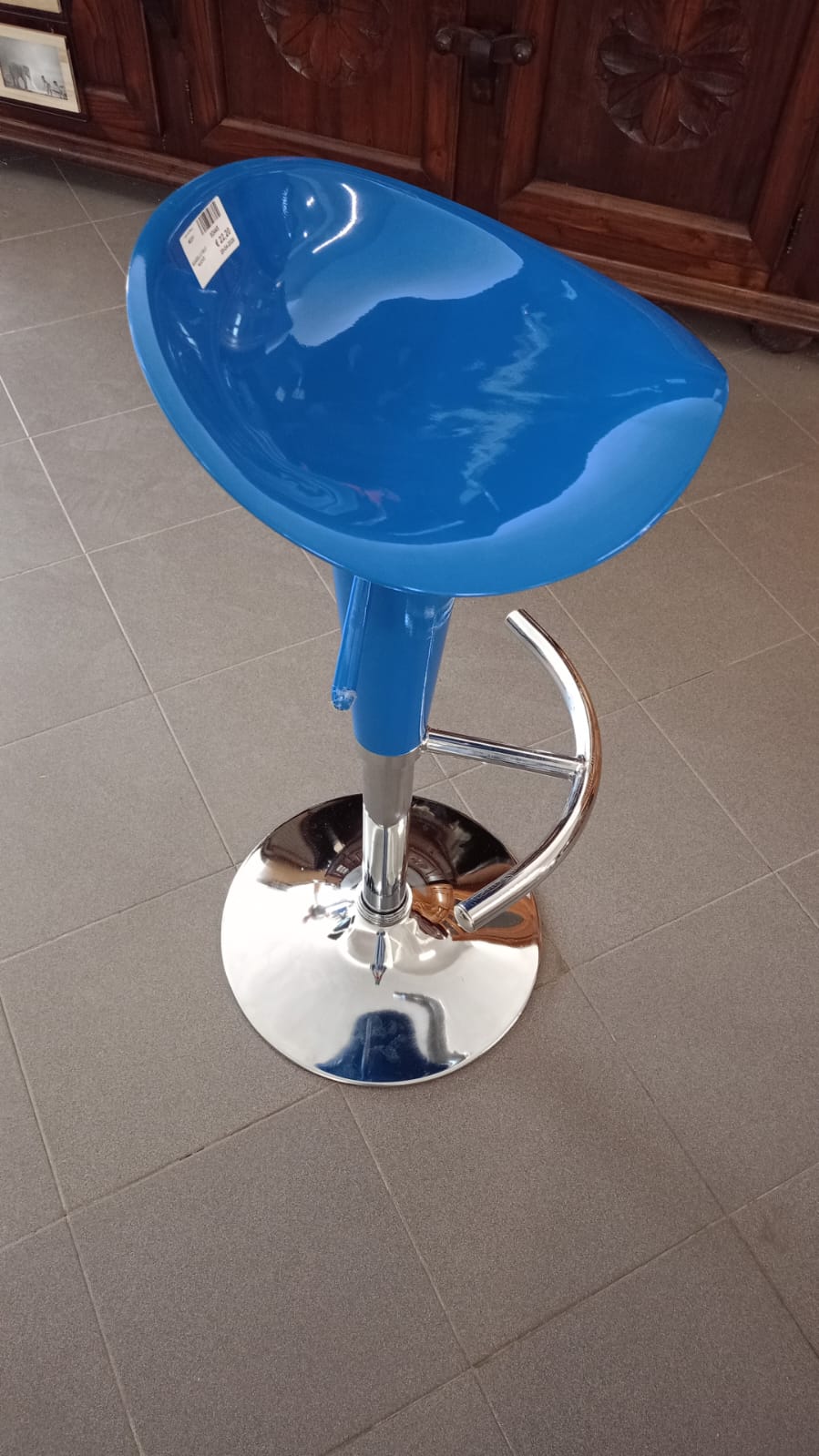 Sgabello blu regolabile